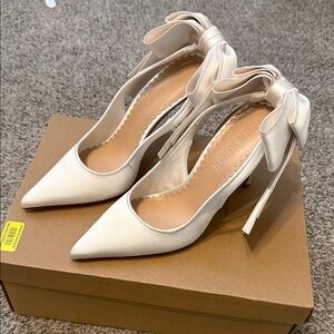 Steve Madden Ivory Pointed-Toe Bow Slingback Heels